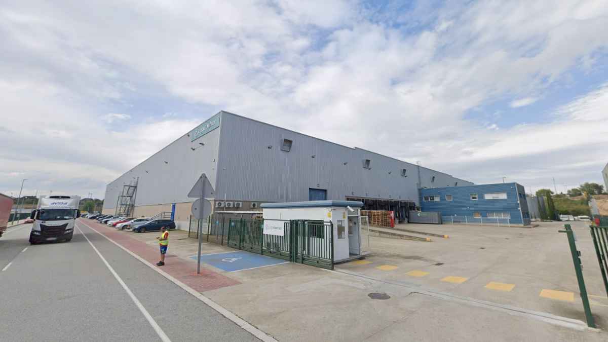 Nave industrial de empresa logística textil en Riudellots de la Selva