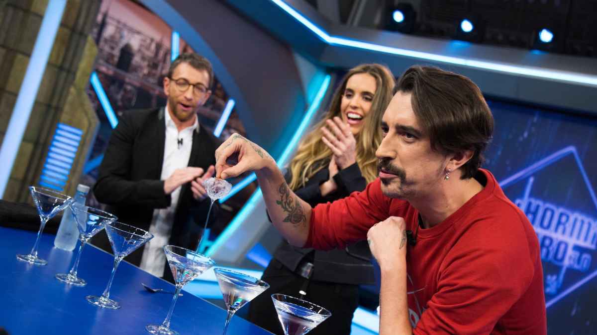 Experimento científico en el plató de El Hormiguero durante la grabación del programa de Antena 3