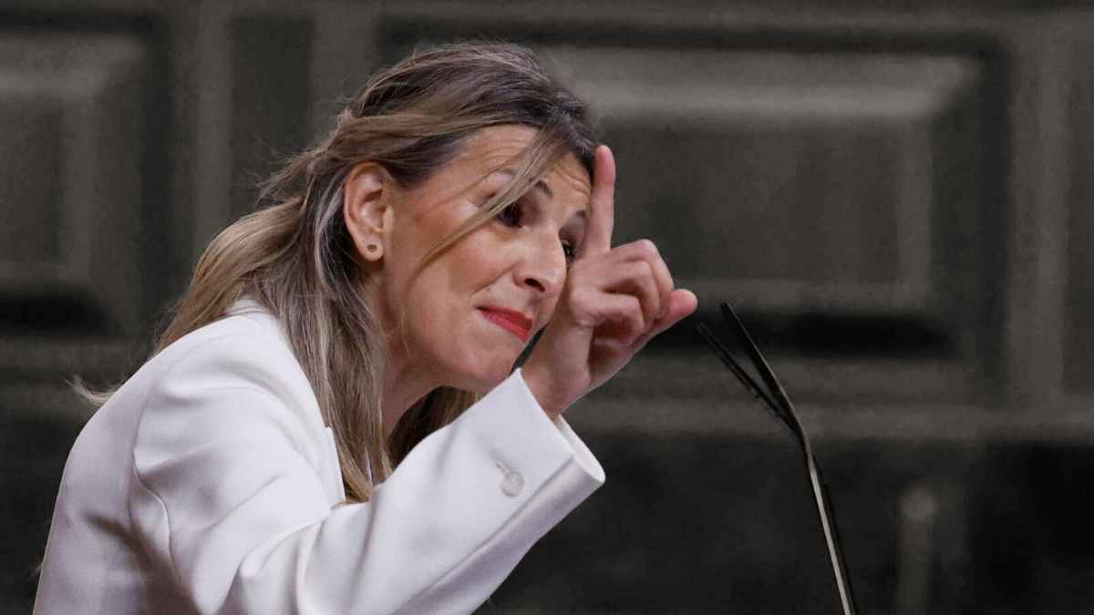 Intervención de una representante del Gobierno durante la presentación de la nueva normativa sobre revelación de secretos en empresas.