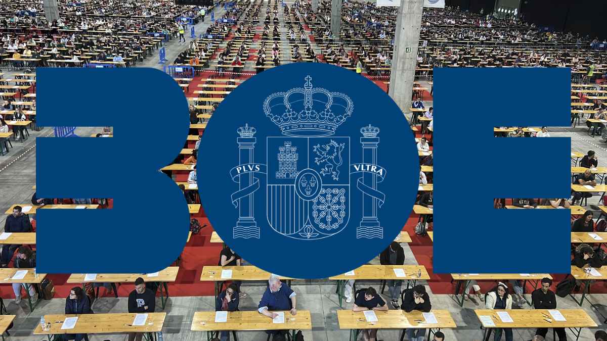 Opositores realizando exámenes en una convocatoria masiva de oposiciones de la Administración del Estado publicada en el BOE