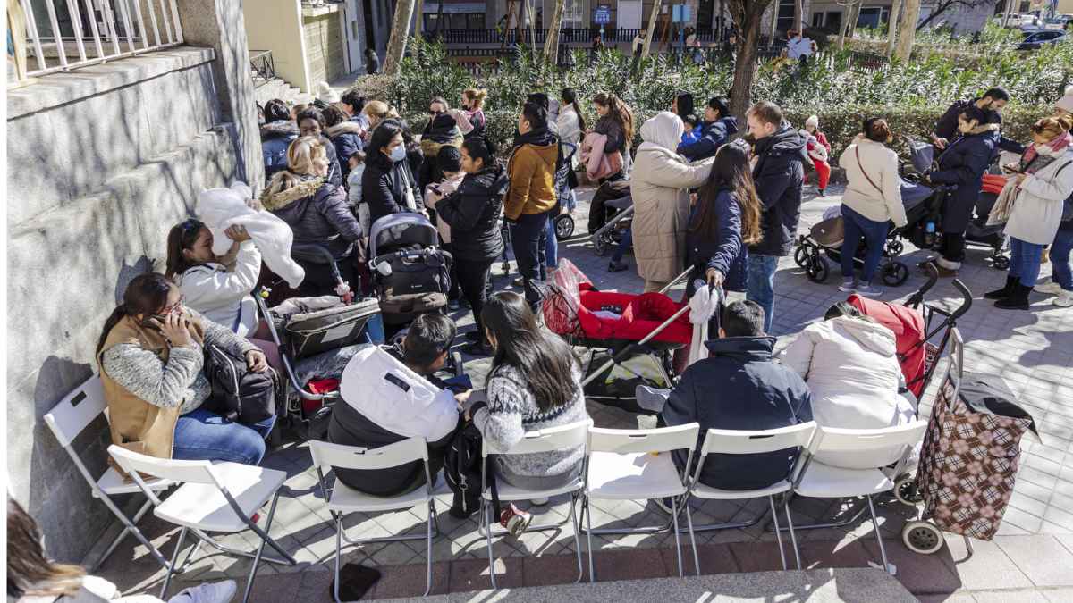 Personas y familias esperan para tramitar la renovación del Ingreso Mínimo de Solidaridad en Castilla-La Mancha