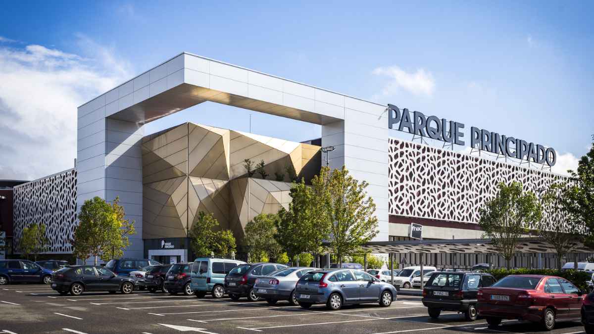Fachada del centro comercial Parque Principado en Siero, que ampliará su superficie y creará hasta 1.000 empleos