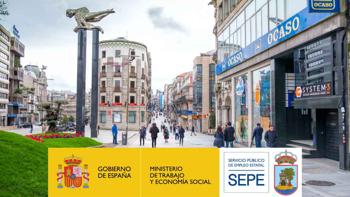 Calle de Vigo con edificios y referencia al SEPE en una oferta de empleo con teletrabajo.