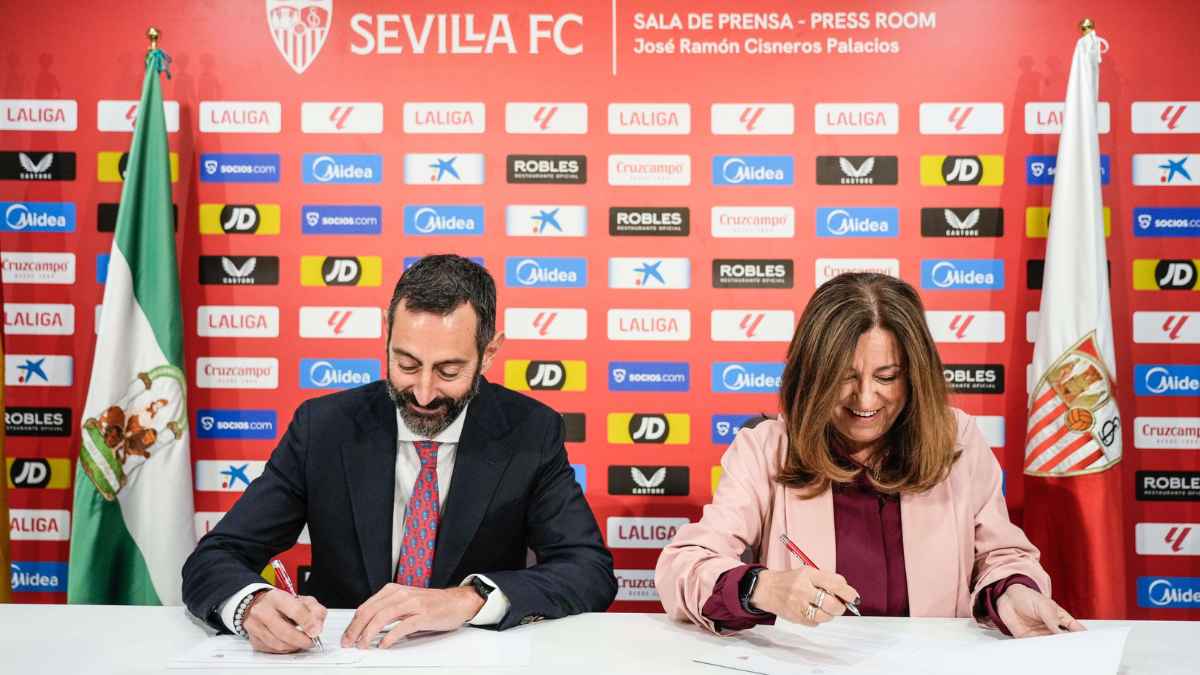 Firma del convenio entre la Junta de Andalucía y el Sevilla FC para impulsar la Formación Profesional