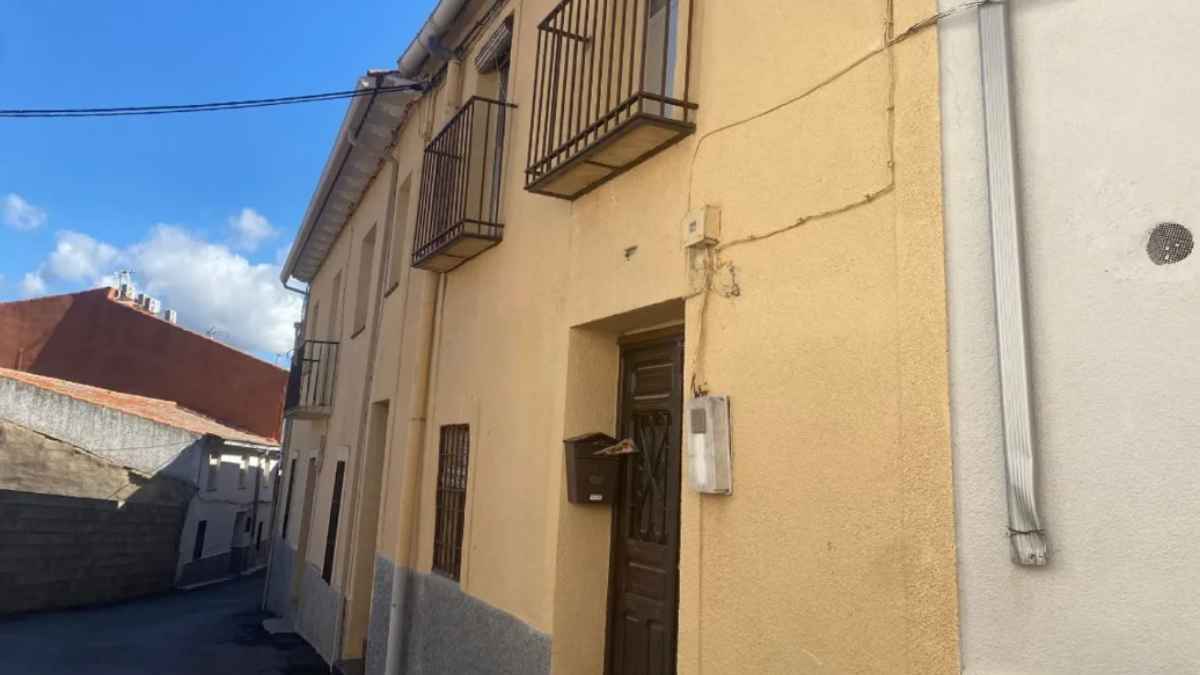 Chalet de Unicaja en venta de 130 metros con 3 habitaciones por 17.100 euros