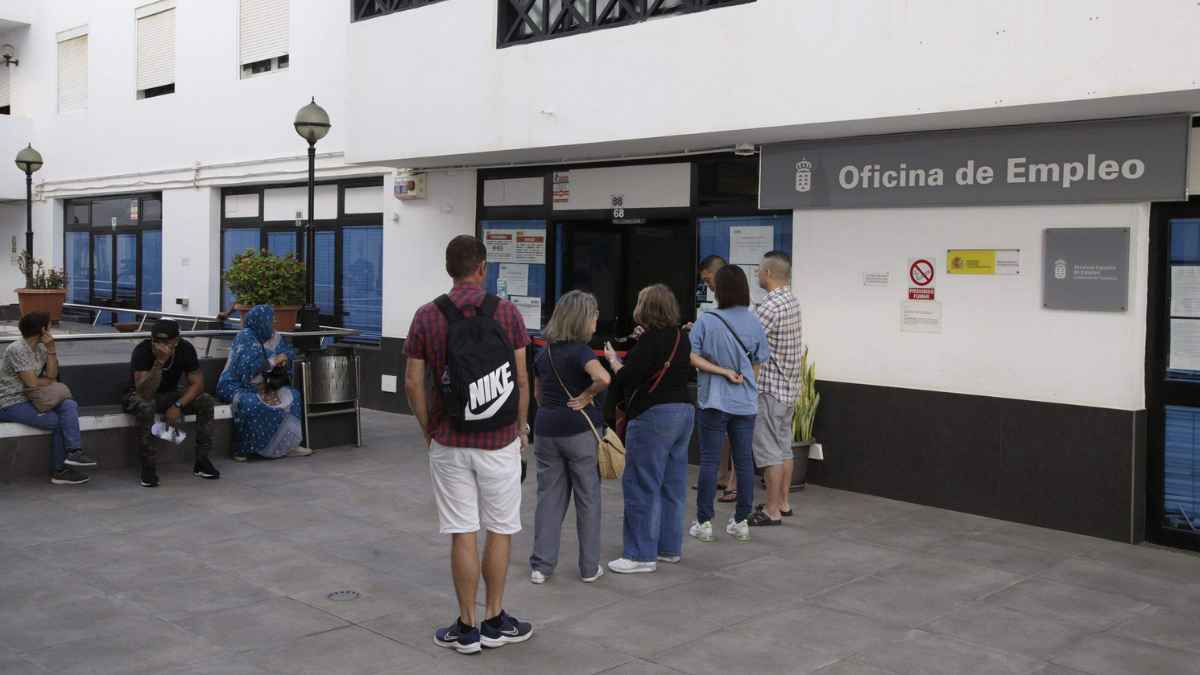 Hombre mayor de 45 años en Madrid beneficiario de una ayuda del SEPE para desempleados