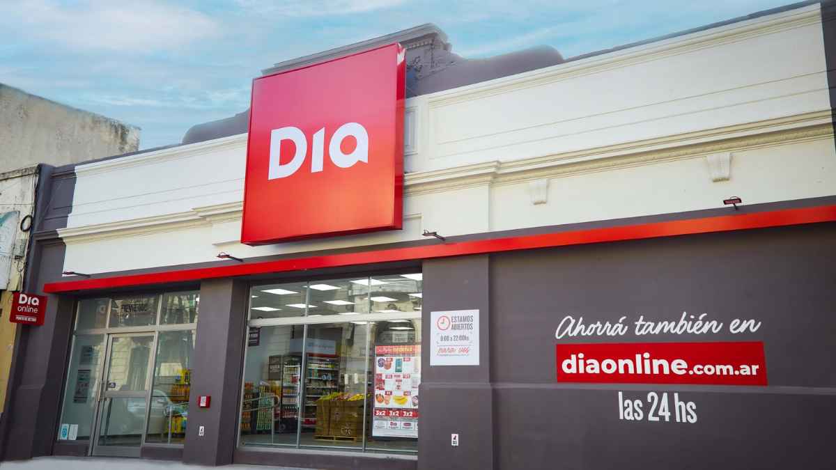 Fachada de una tienda Dia en España dentro de su plan de creación de empleo y modelo de proximidad