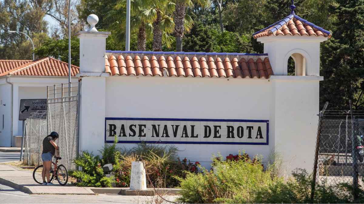 Entrada principal de la Base Naval de Rota en Cádiz