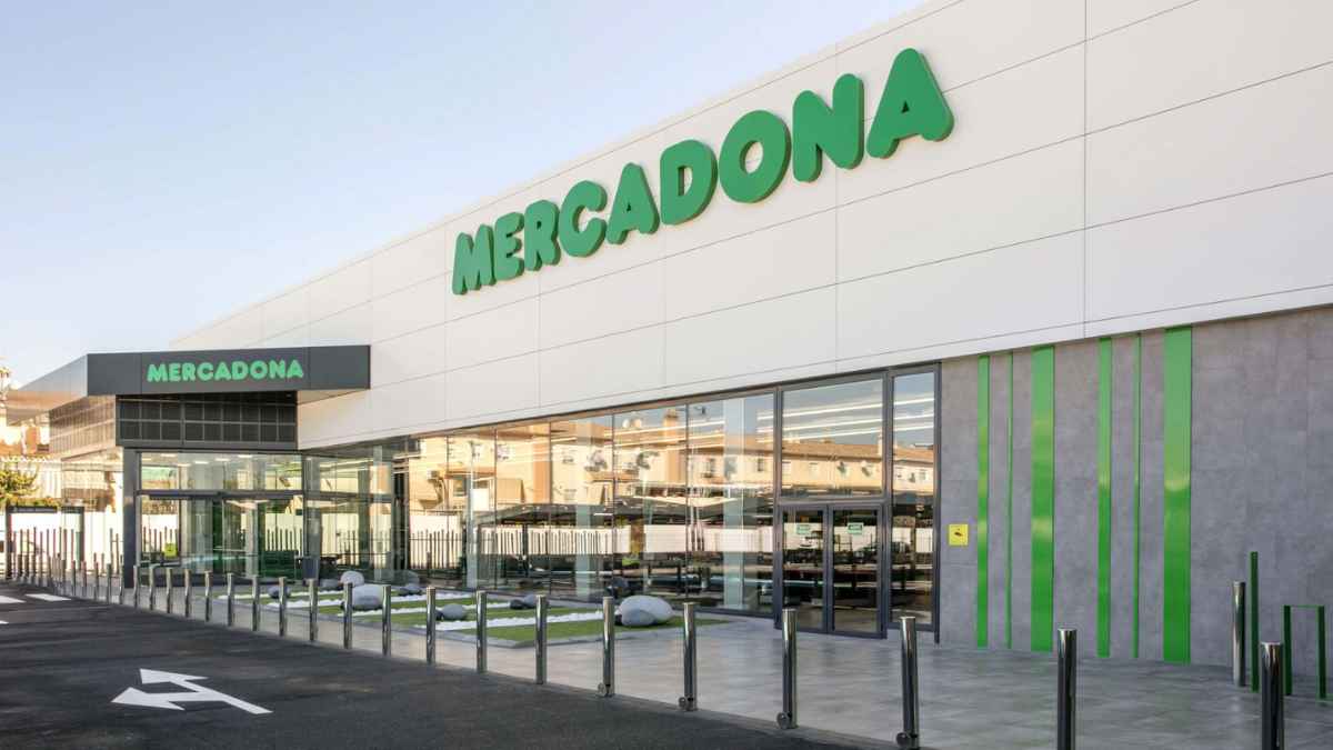 Fachada de un supermercado Mercadona relacionado con el despido disciplinario de una gerente con 30 años de antigüedad