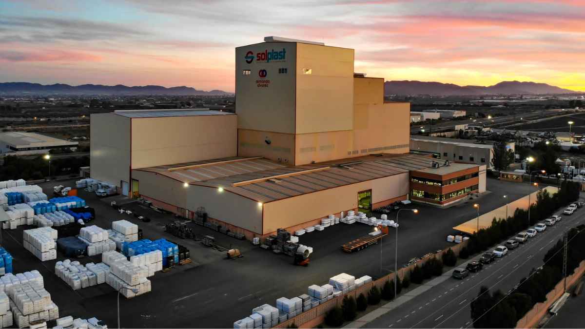 Planta de reciclaje plástico de Solplast en el polígono industrial Saprelorca, en Lorca