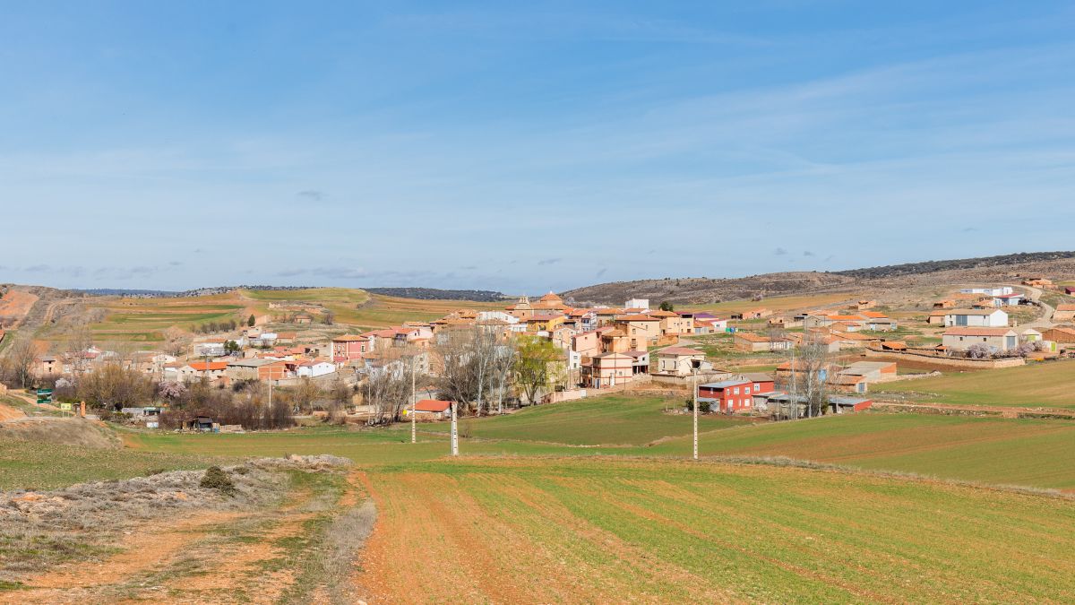 Pueblo de Zaragoza que ofrece vivienda gratis a cambio de reabrir el bar municipal