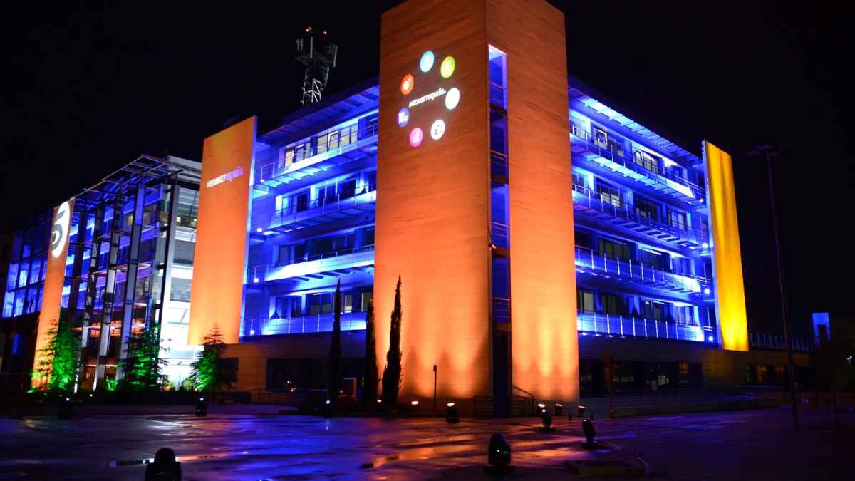 Sede de Mediaset tras la reorganización de Telecinco y los primeros despidos en la cadena