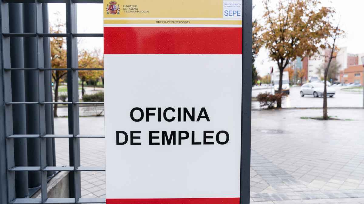 Oficina del SEPE donde se informa sobre ayudas de hasta 3.000 euros para personas sin derecho a paro