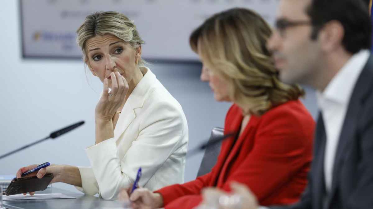 Yolanda Díaz en una reunión sobre la subida del SMI y su impacto en las nóminas de los autónomos