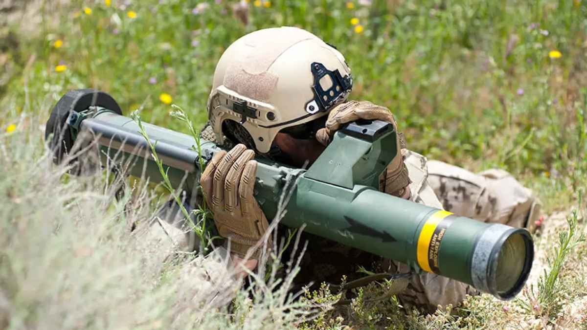 Sistema de misiles portátil fabricado por Instalaza en un entorno militar