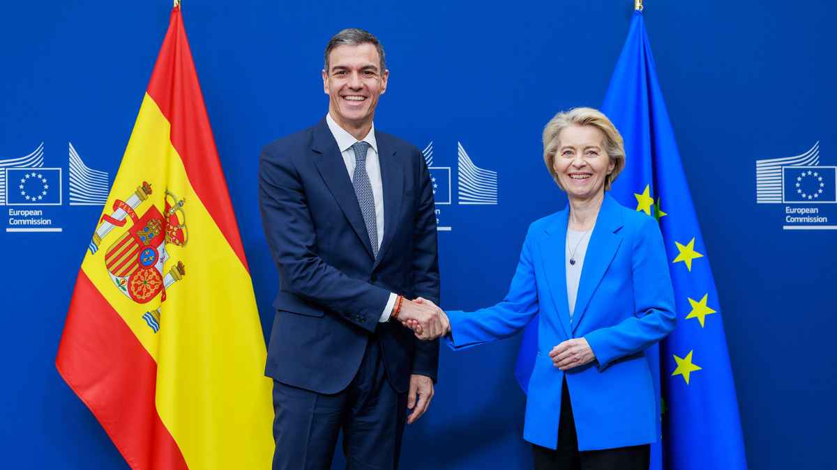 Representantes de España y la Unión Europea durante un encuentro institucional sobre normativa laboral y transparencia salarial