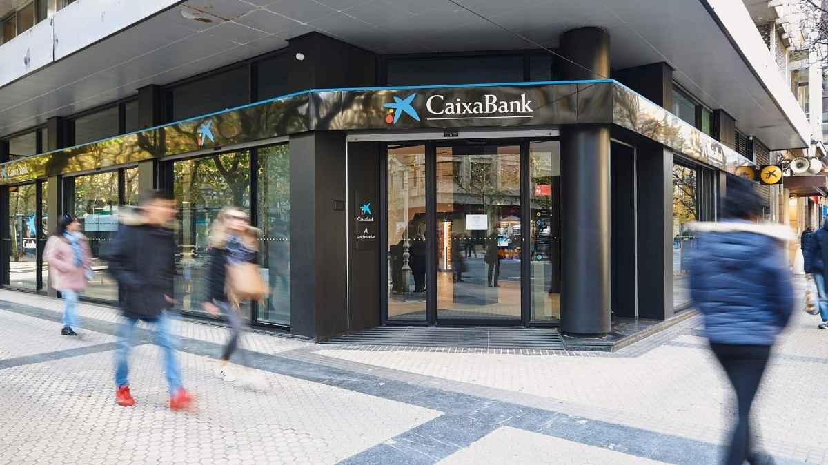 Oficina de CaixaBank relacionada con el despido de una subdirectora por desviar 1,7 millones entre clientes