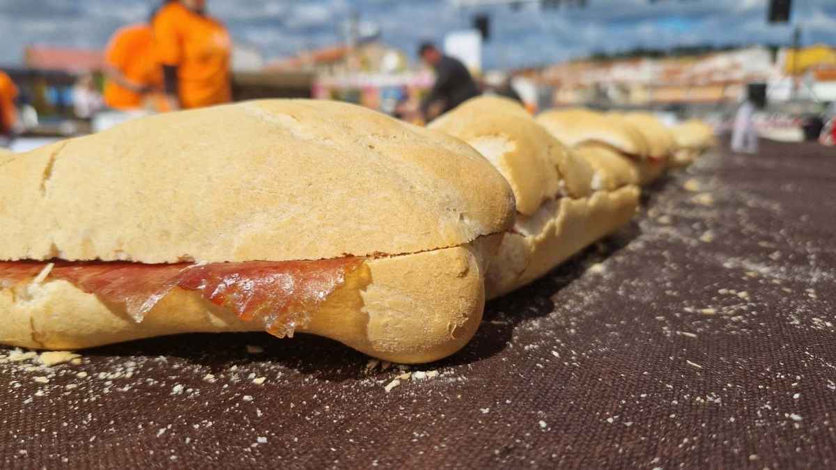 Bocadillo de pan durante el descanso laboral obligatorio de 15 minutos por el que fue despedido un trabajador en Logroño