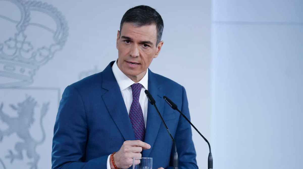 Pedro Sánchez anuncia nueva ayuda de hasta 7.500 euros para trabajadores en rueda de prensa