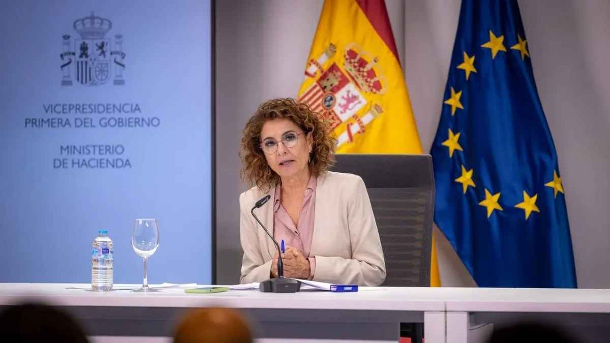 Ministra de Hacienda durante una comparecencia sobre la nueva deducción del IRPF para salarios bajos