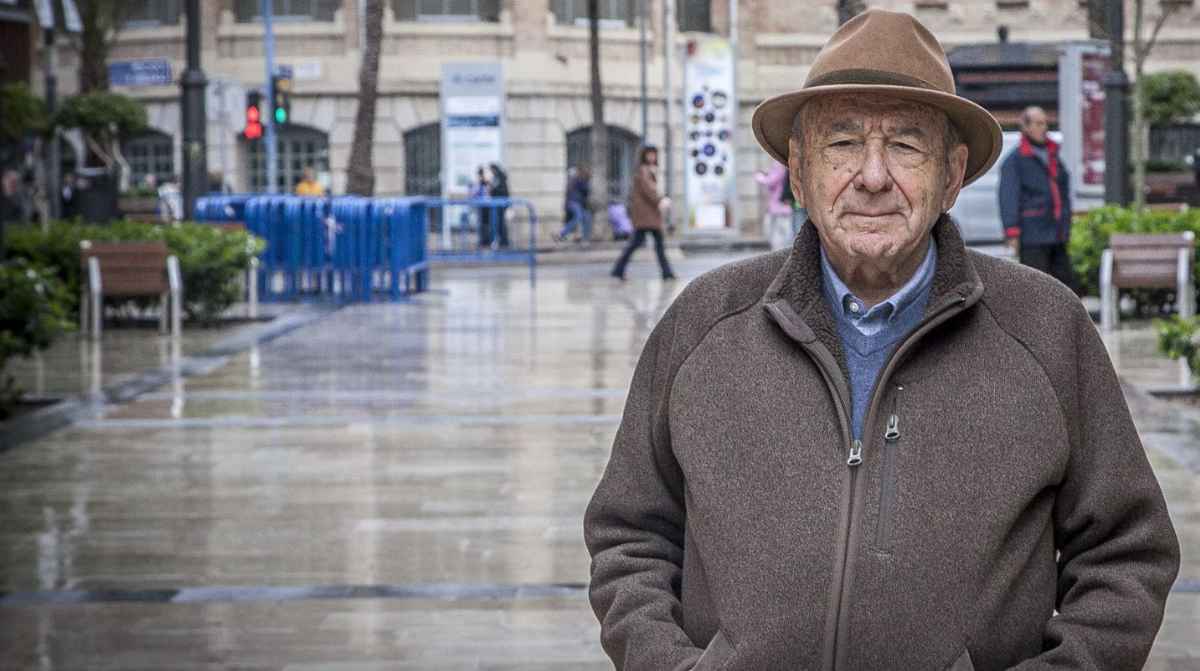 Jubilado de 77 años que pierde la pensión por no cumplir la carencia específica