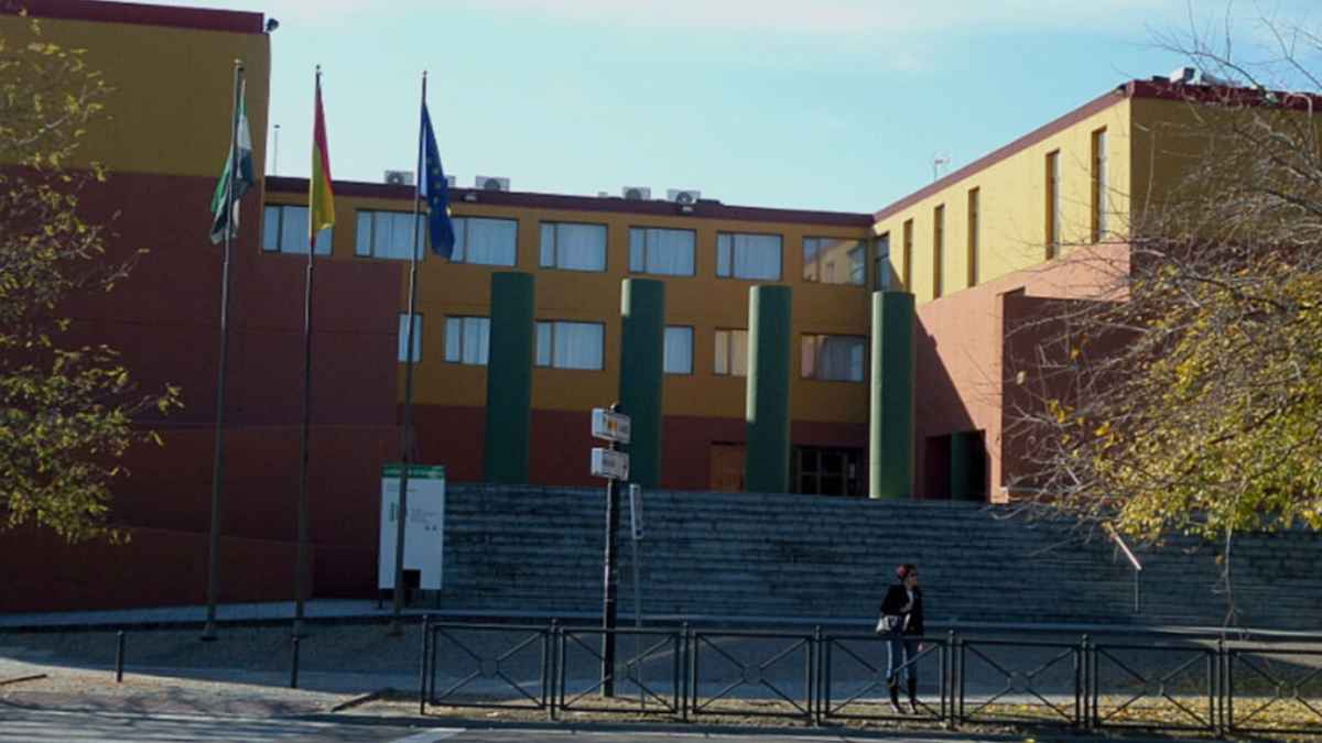 Edificio de la Junta de Extremadura donde se imparten cursos de formación para funcionarios