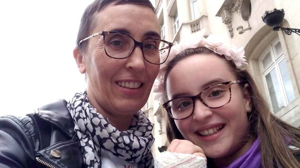 Madre con su hija en una imagen relacionada con el subsidio para mayores de 52 años y la doctrina del paréntesis