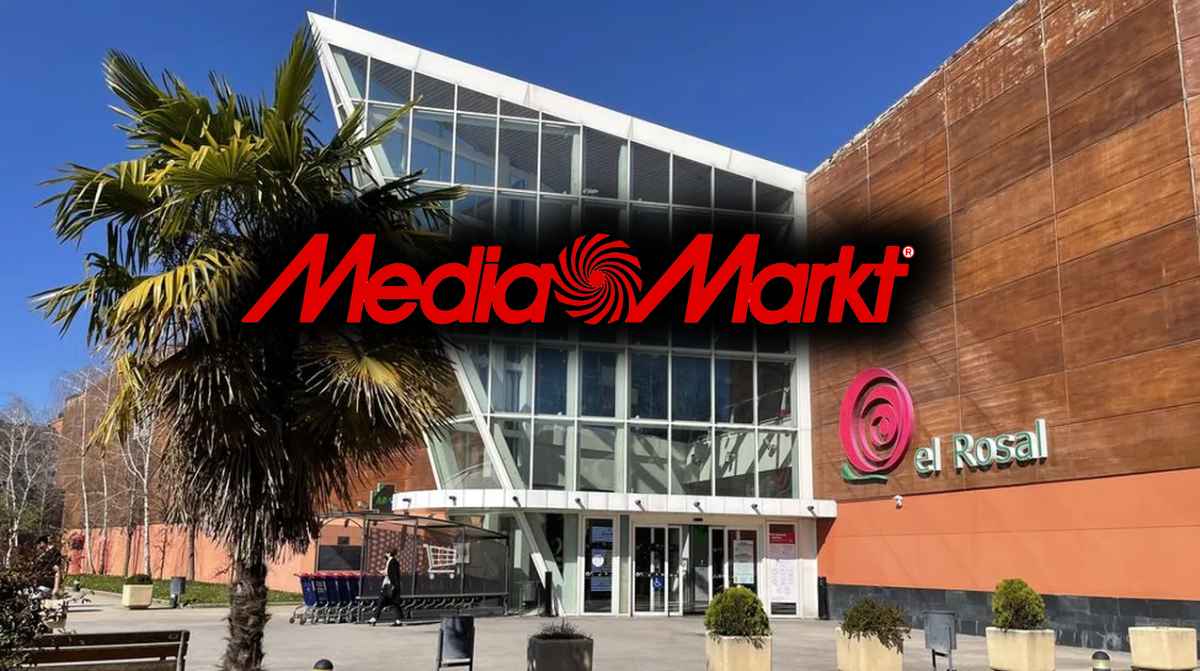 Fachada del centro comercial El Rosal en Ponferrada donde abrirá el nuevo MediaMarkt con 50 empleos