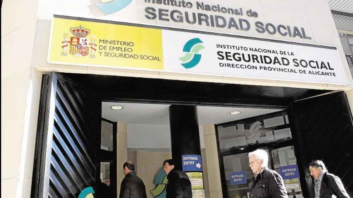 Fachada del Instituto Nacional de la Seguridad Social donde se gestionan las bajas médicas y prestaciones
