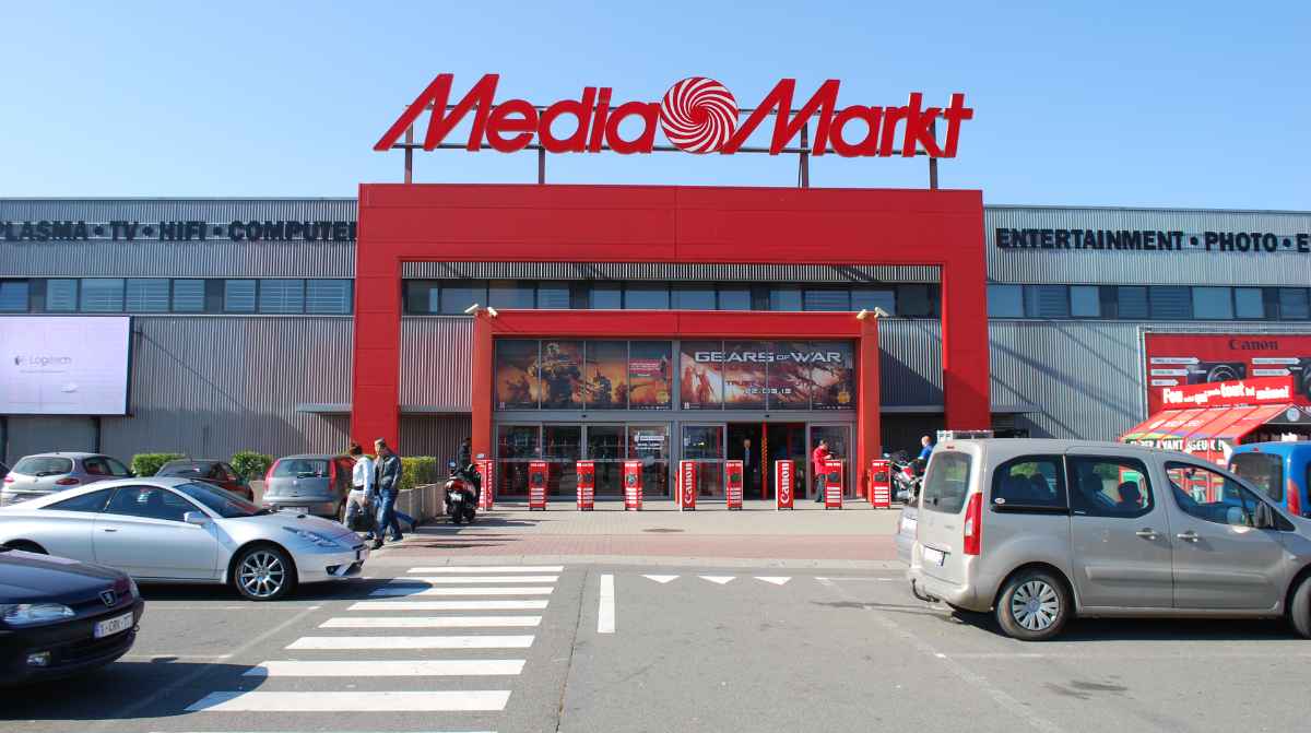 Fachada de una tienda MediaMarkt tras la condena del Tribunal Superior por obligar a abrir el bolso y enseñar el móvil