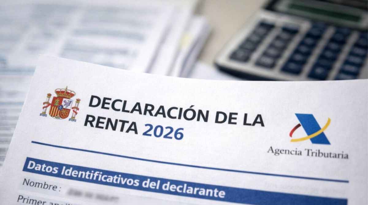 Documento de la Declaración de la Renta 2026 de la Agencia Tributaria con datos identificativos del declarante