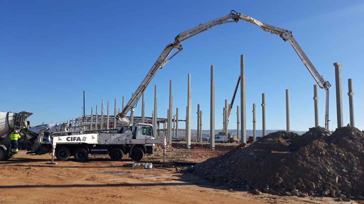 Construcción de una gran planta industrial en Zaragoza para nuevos proyectos empresariales y creación de empleo