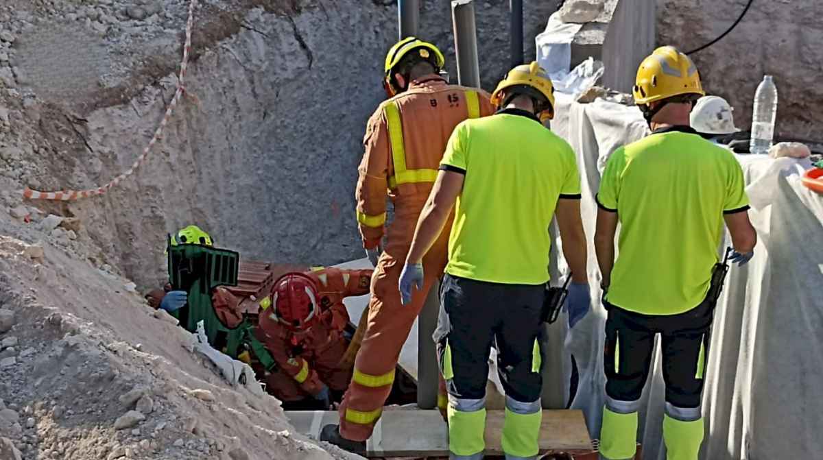 Despido por WhatsApp a un albañil tras sufrir un infarto mientras trabajaba en una obra de construcción