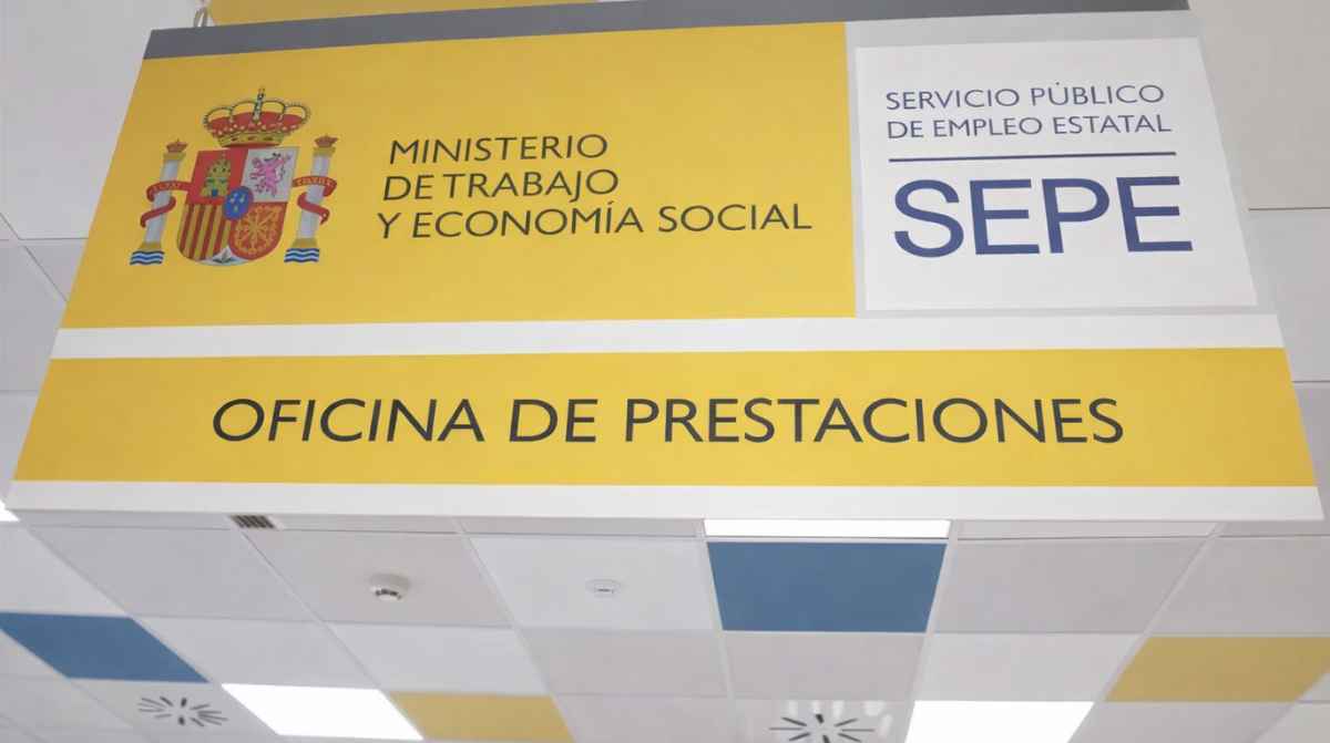 Cartel de la oficina de prestaciones del SEPE en España donde se gestionan las ayudas y el paro