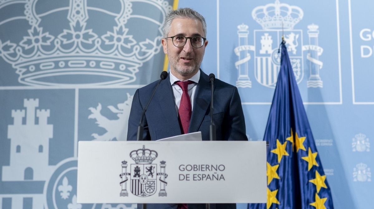 Ministro de Hacienda durante rueda de prensa sobre la Renta 2026 y aviso a contribuyentes