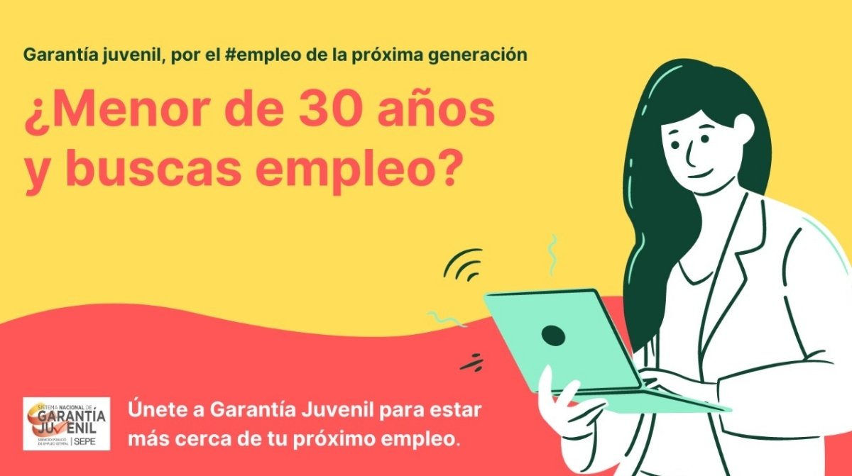 Joven usando portátil en programa de Garantía Juvenil del SEPE para encontrar empleo con formación y beca