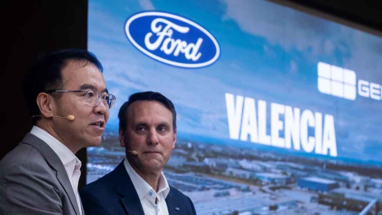 Directivos de Ford y Geely presentan en Valencia su alianza para la planta de Almussafes