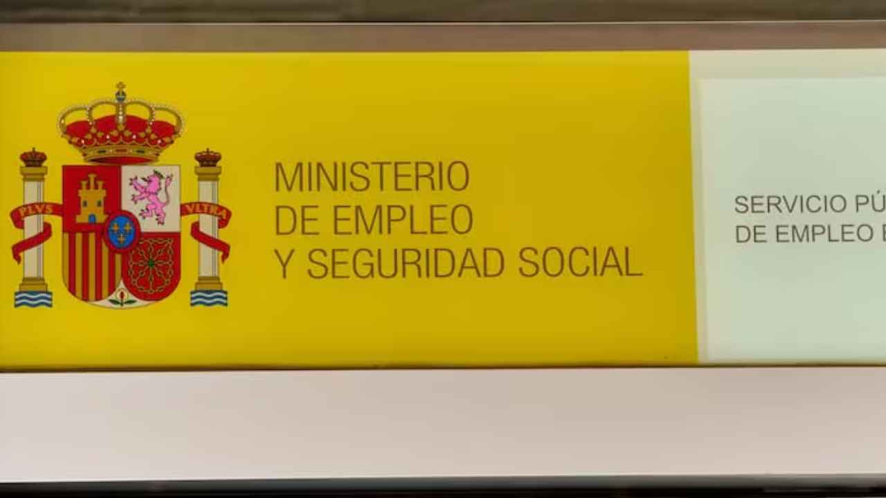 Cartel del SEPE en una oficina del Servicio Público de Empleo Estatal