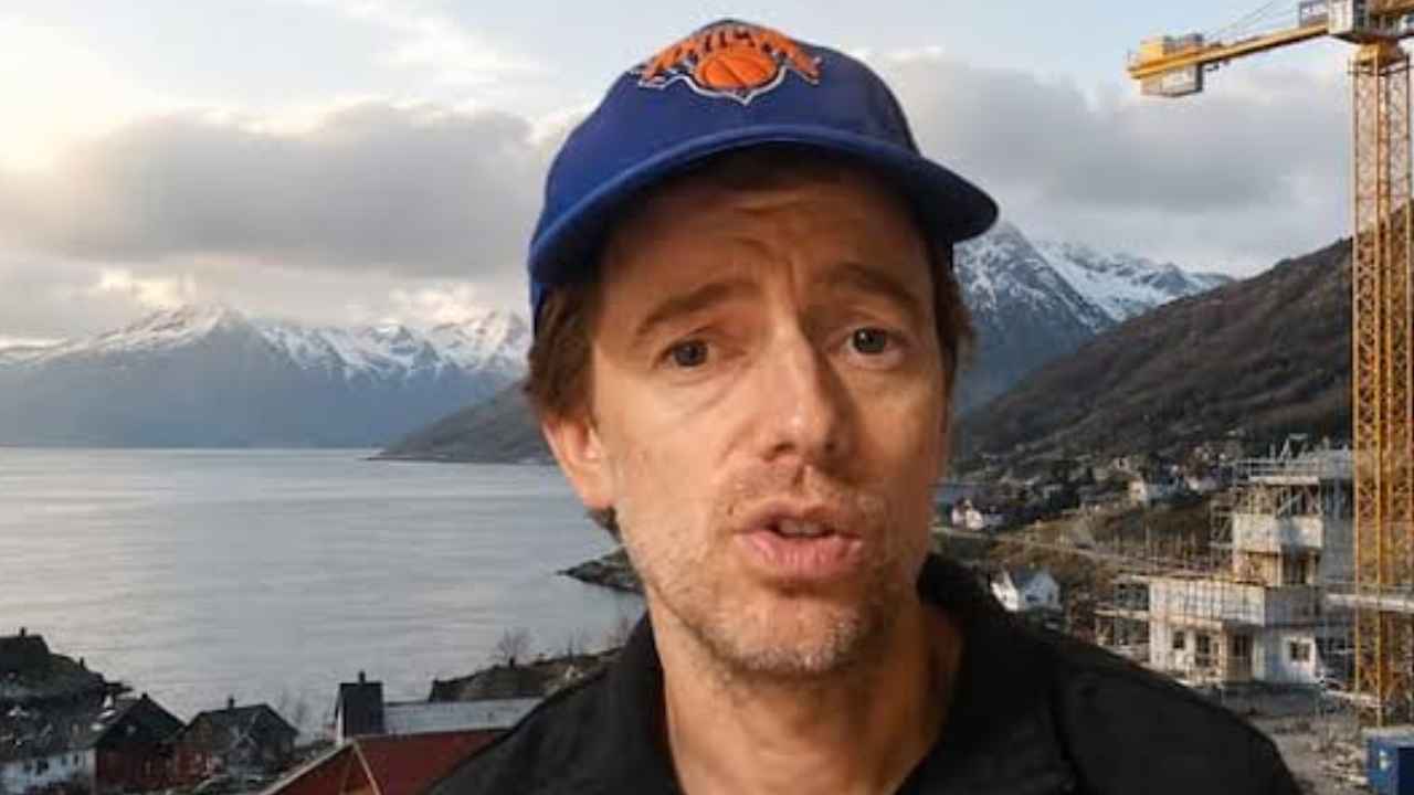Pablo González, albañil español que trabaja en Noruega, en una captura de su vídeo de YouTube