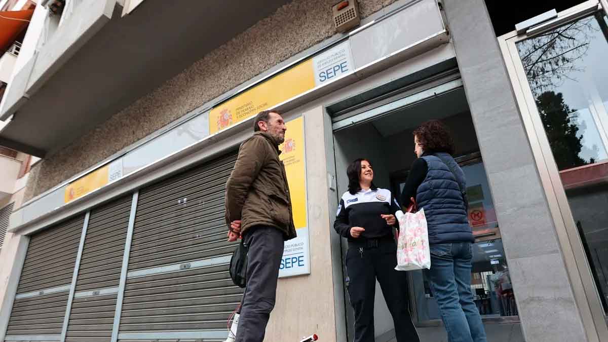 El SEPE publica nuevas ofertas de empleo para jóvenes sin experiencia y mayores de 45 años.